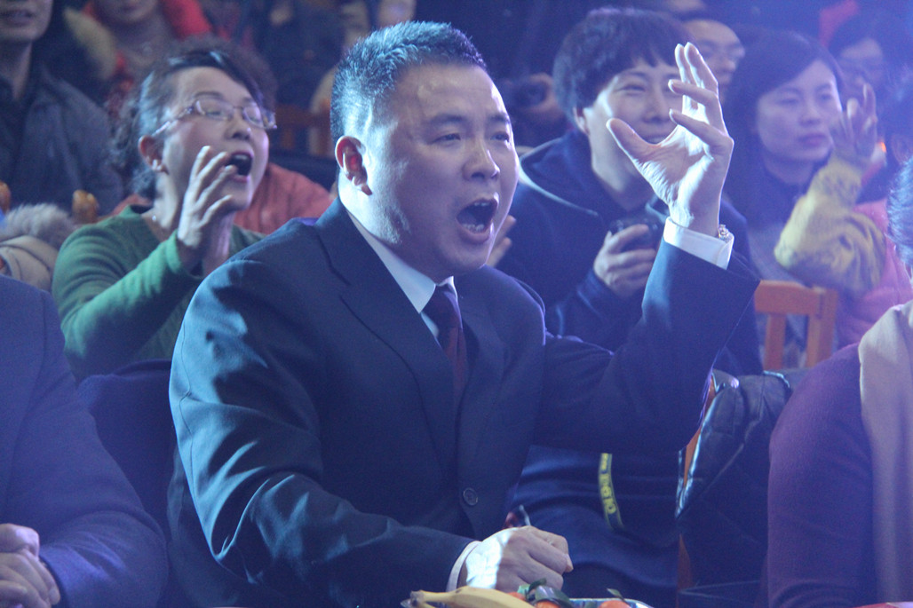 26、罗扬院长与台上演员互动.JPG