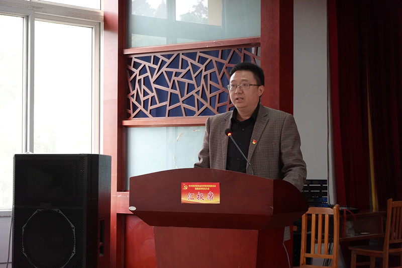 张文科同志代表上一届党委作工作报告_副本.jpg